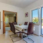 Apartment Gorgeous In
