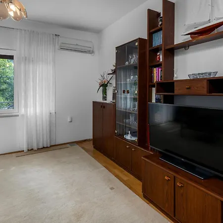 Appartamento Stunning In With Kitchen