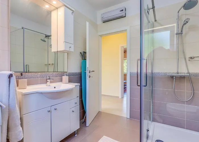 2 Bedroom Gorgeous In * Tribalj (Primorsko-Goranska)