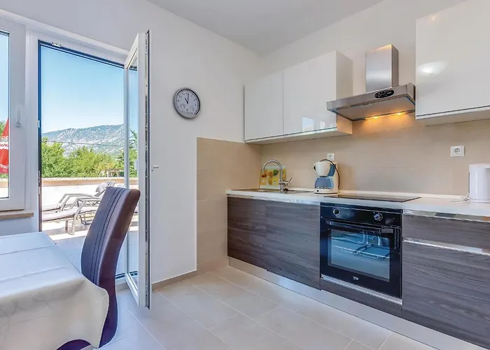 2 Bedroom Gorgeous In 公寓 Tribalj (Primorsko-Goranska)