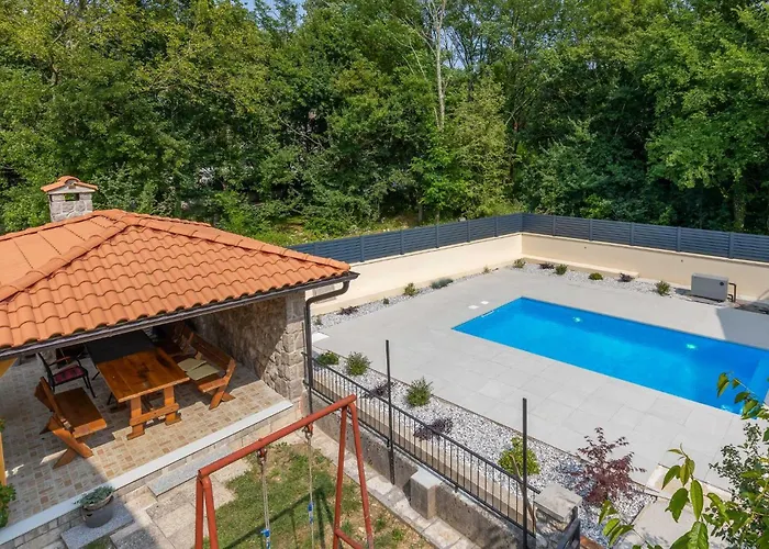 2 Bedroom Gorgeous In 公寓 Tribalj (Primorsko-Goranska)