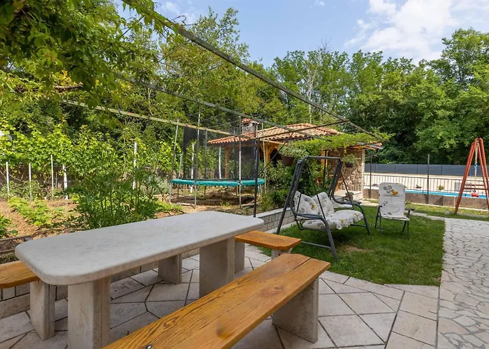 2 Bedroom Gorgeous In Tribalj (Primorsko-Goranska)