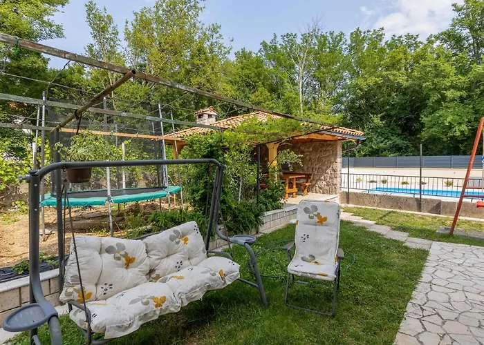 2 Bedroom Gorgeous In 公寓 Tribalj (Primorsko-Goranska)
